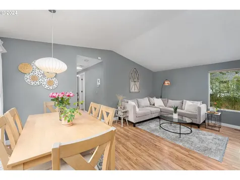 8809 SE Reedway Street Portland OR 97266
