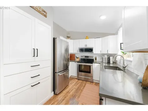 8809 SE Reedway Street Portland OR 97266