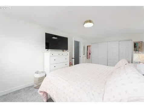 8809 SE Reedway Street Portland OR 97266