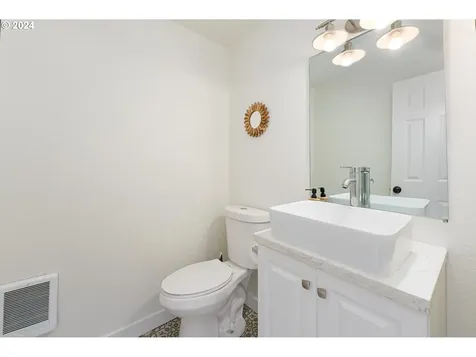 8809 SE Reedway Street Portland OR 97266