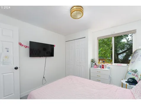 8809 SE Reedway Street Portland OR 97266