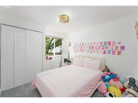 8809 SE Reedway Street Portland OR 97266