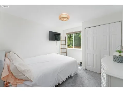 8809 SE Reedway Street Portland OR 97266
