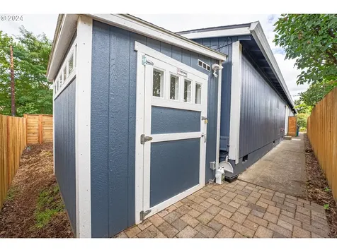 8809 SE Reedway Street Portland OR 97266