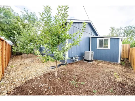 8809 SE Reedway Street Portland OR 97266