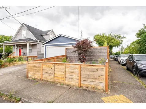 8809 SE Reedway Street Portland OR 97266