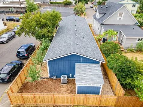 8809 SE Reedway Street Portland OR 97266