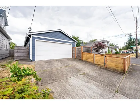 8809 SE Reedway Street Portland OR 97266