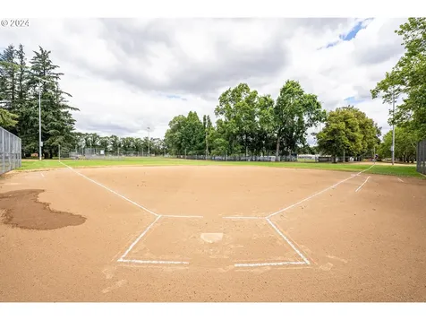 8809 SE Reedway Street Portland OR 97266