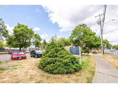 8809 SE Reedway Street Portland OR 97266
