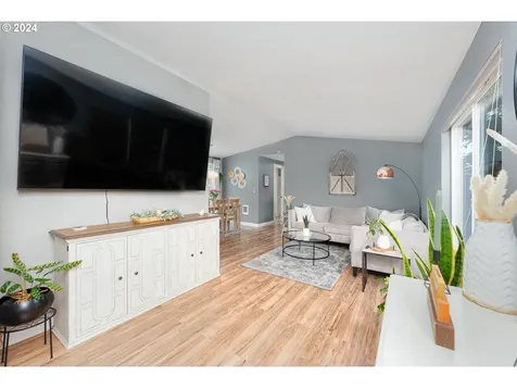 8809 SE Reedway Street Portland OR 97266