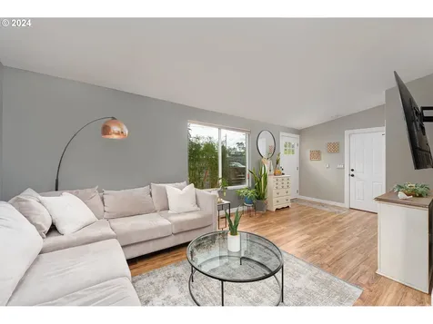 8809 SE Reedway Street Portland OR 97266