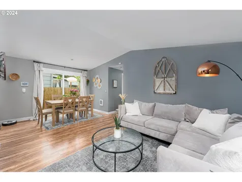 8809 SE Reedway Street Portland OR 97266