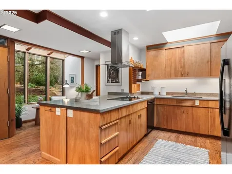 900 SW 83rd Avenue Portland OR 97225