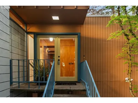 900 SW 83rd Avenue Portland OR 97225