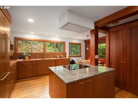 4905 SW Hewett Boulevard Portland OR 97221