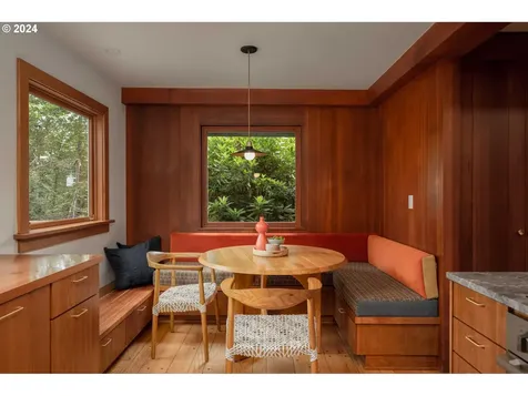 4905 SW Hewett Boulevard Portland OR 97221