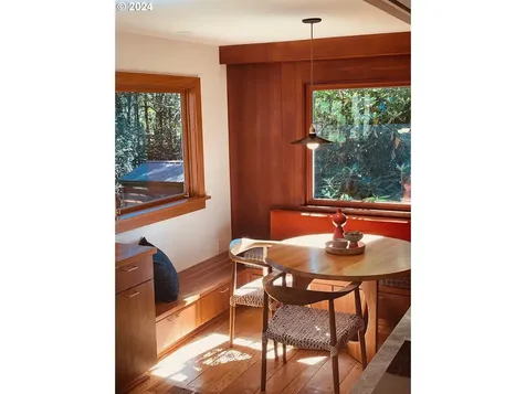 4905 SW Hewett Boulevard Portland OR 97221