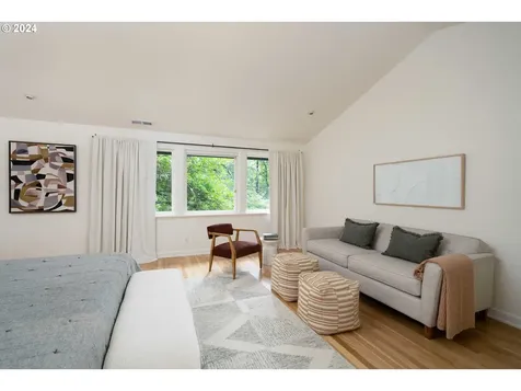 4905 SW Hewett Boulevard Portland OR 97221