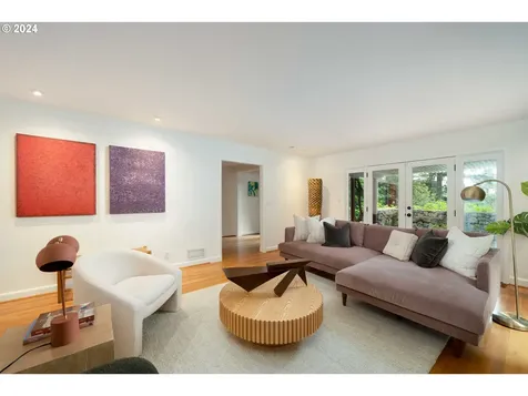 4905 SW Hewett Boulevard Portland OR 97221