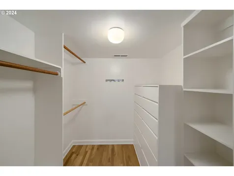 4905 SW Hewett Boulevard Portland OR 97221
