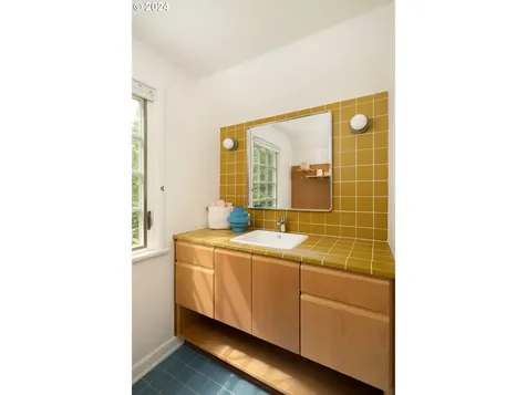 4905 SW Hewett Boulevard Portland OR 97221
