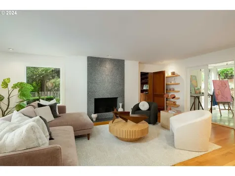 4905 SW Hewett Boulevard Portland OR 97221