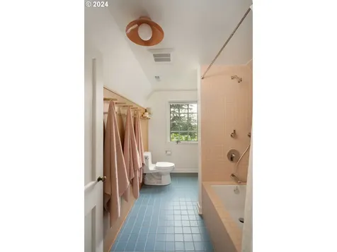 4905 SW Hewett Boulevard Portland OR 97221