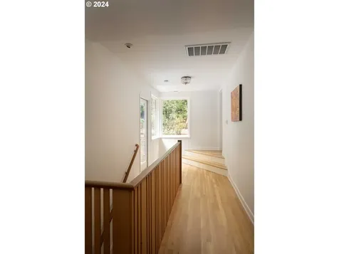 4905 SW Hewett Boulevard Portland OR 97221