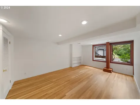 4905 SW Hewett Boulevard Portland OR 97221