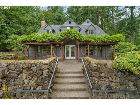 4905 SW Hewett Boulevard Portland OR 97221