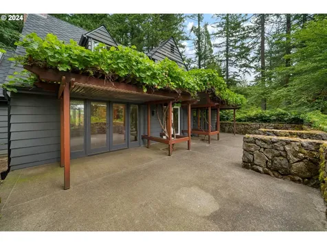 4905 SW Hewett Boulevard Portland OR 97221