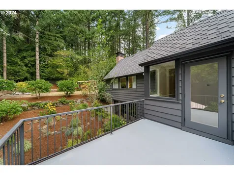 4905 SW Hewett Boulevard Portland OR 97221