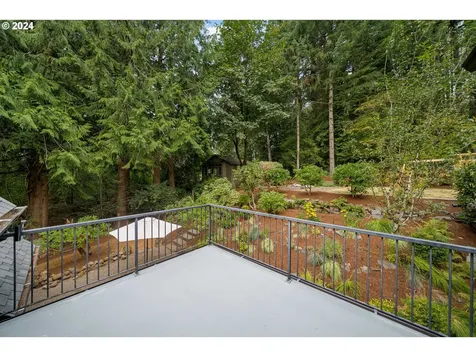 4905 SW Hewett Boulevard Portland OR 97221