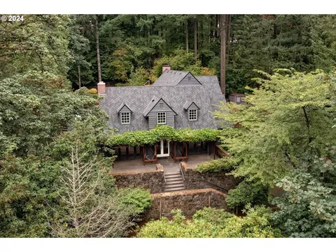 4905 SW Hewett Boulevard Portland OR 97221