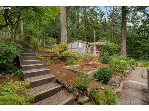4905 SW Hewett Boulevard Portland OR 97221