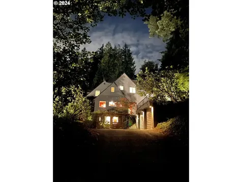4905 SW Hewett Boulevard Portland OR 97221