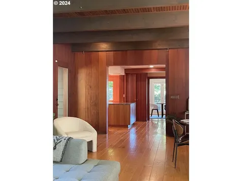 4905 SW Hewett Boulevard Portland OR 97221