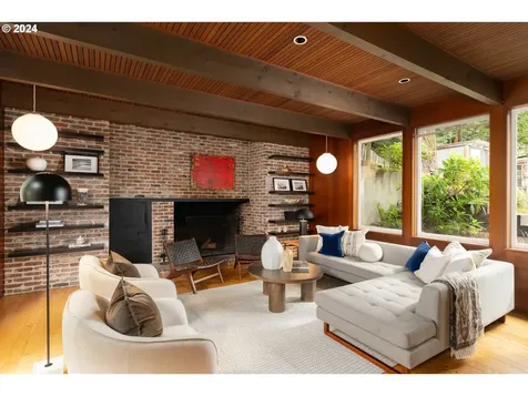4905 SW Hewett Boulevard Portland OR 97221