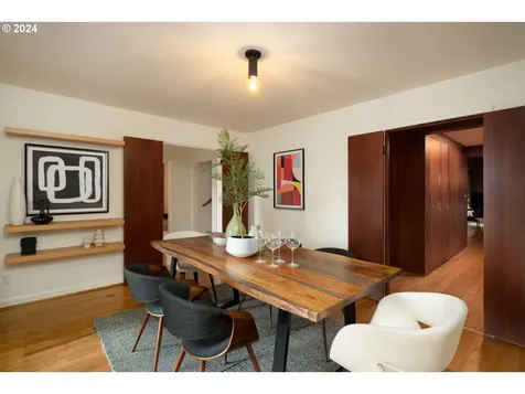 4905 SW Hewett Boulevard Portland OR 97221