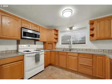 1129 7th Street Springfield OR 97477