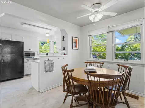 207 Nw 45th Street Vancouver WA 98660