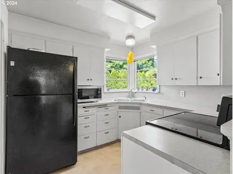 207 Nw 45th Street Vancouver WA 98660