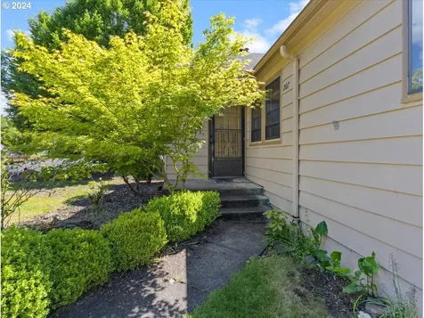 207 Nw 45th Street Vancouver WA 98660