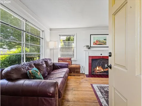 207 Nw 45th Street Vancouver WA 98660