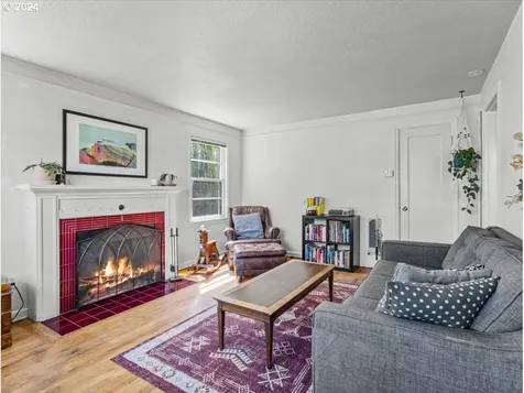 207 Nw 45th Street Vancouver WA 98660