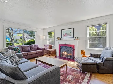 207 Nw 45th Street Vancouver WA 98660