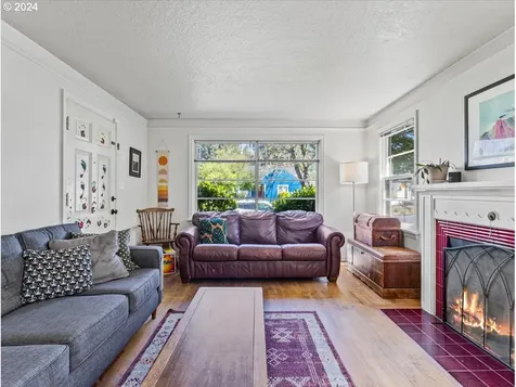 207 Nw 45th Street Vancouver WA 98660
