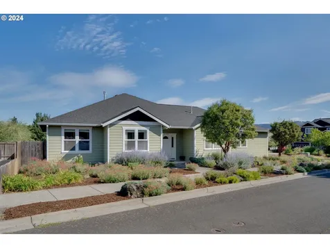 2340 Heritage Loop Hood River OR 97031