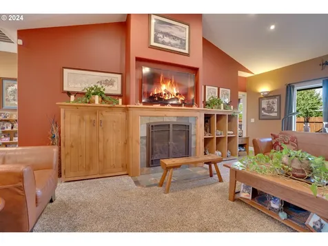 2340 Heritage Loop Hood River OR 97031